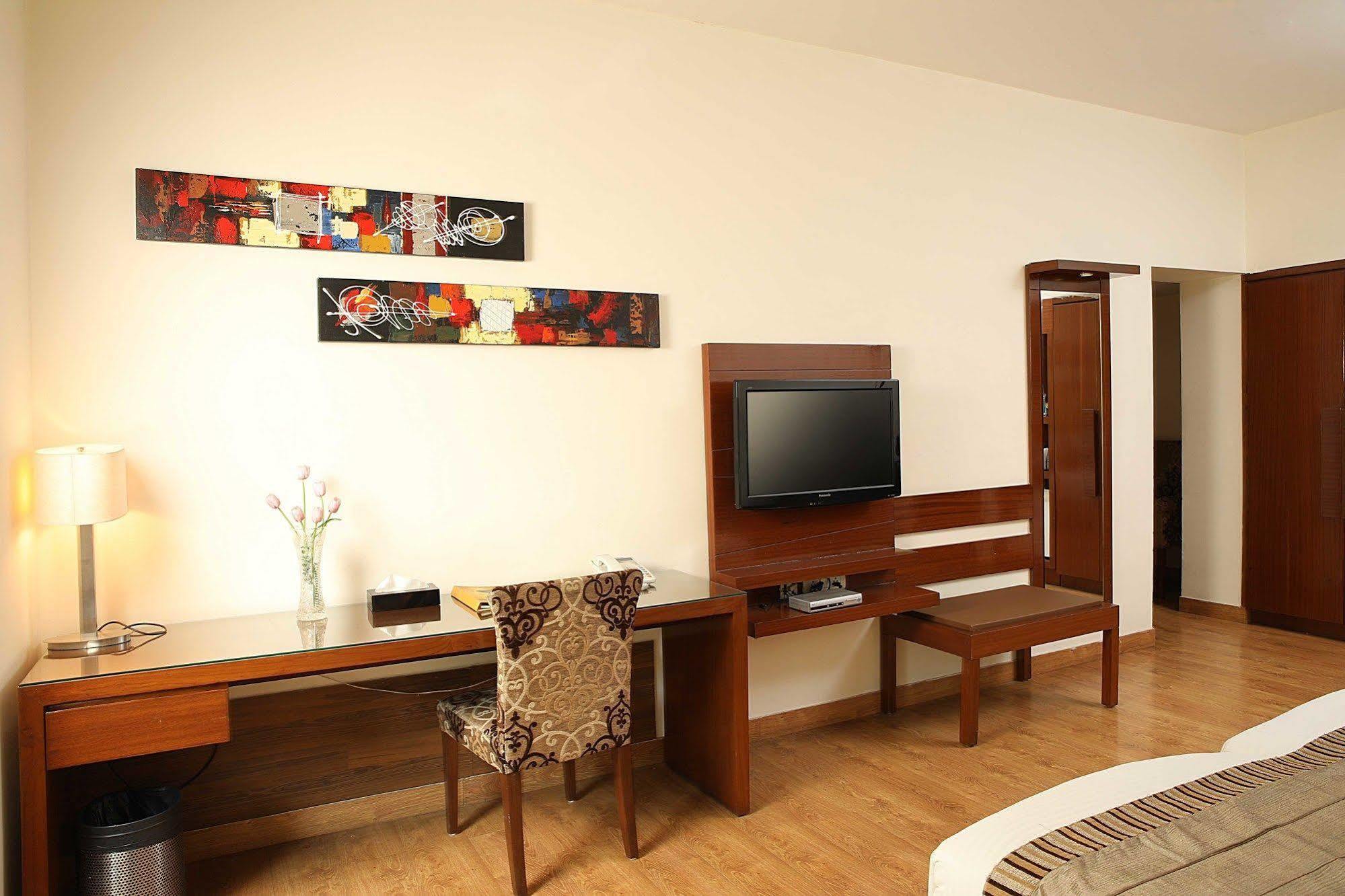 מלון ניו דלהי Ahuja Residency Sunder Nagar מראה חיצוני תמונה