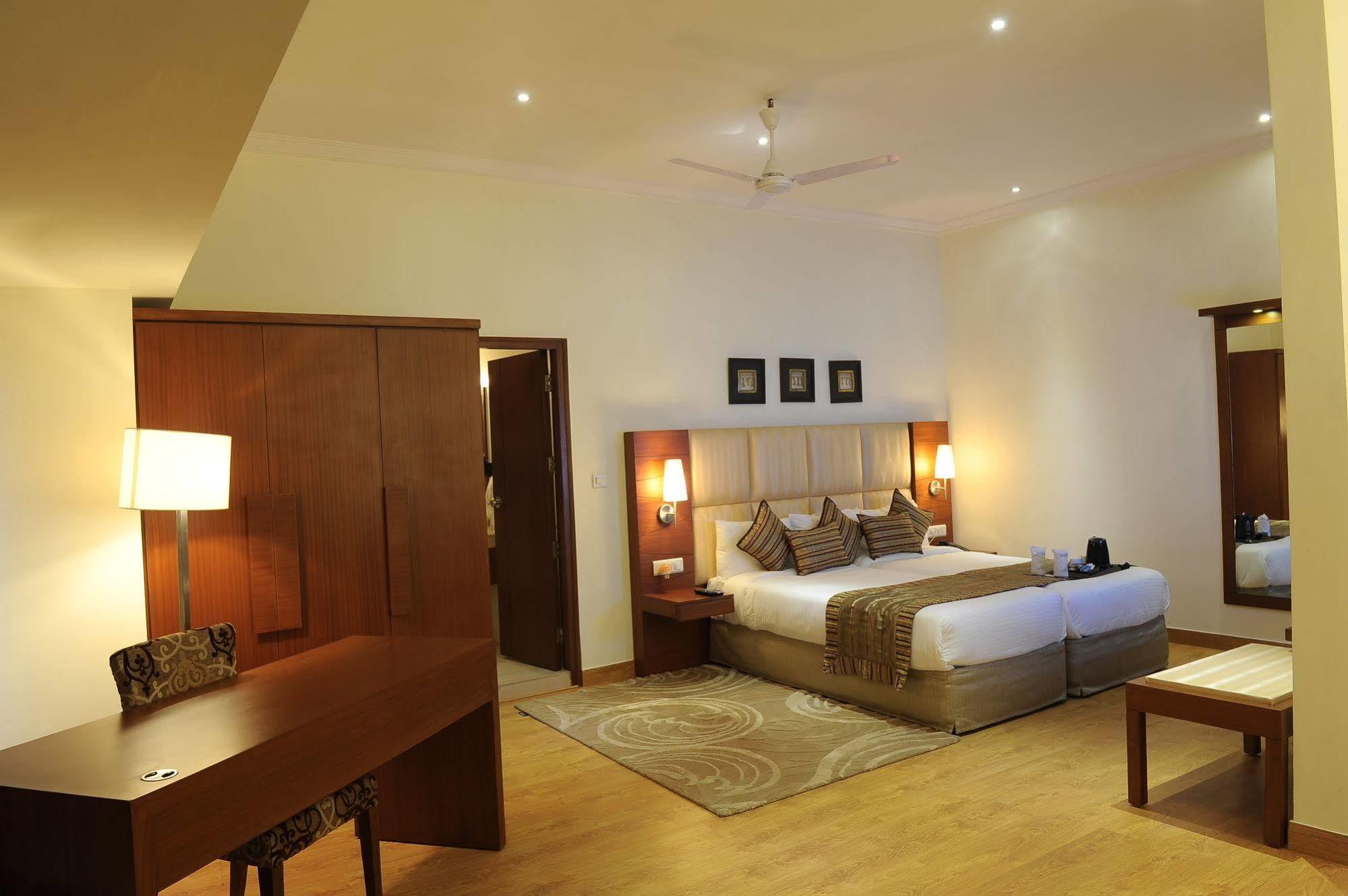 מלון ניו דלהי Ahuja Residency Sunder Nagar מראה חיצוני תמונה